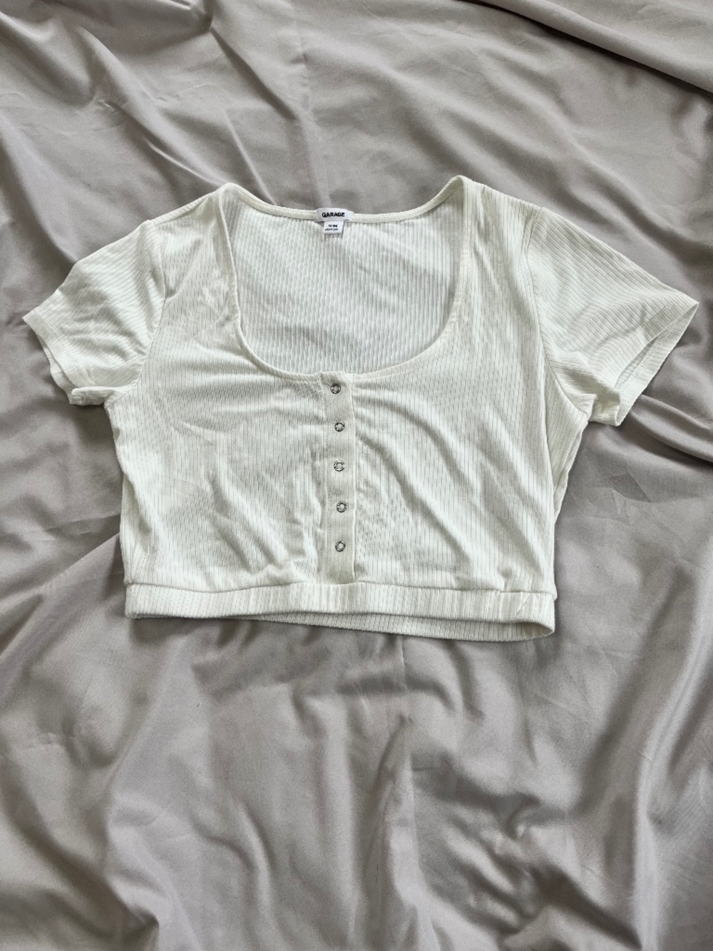 Garage white cropped t-shirt.